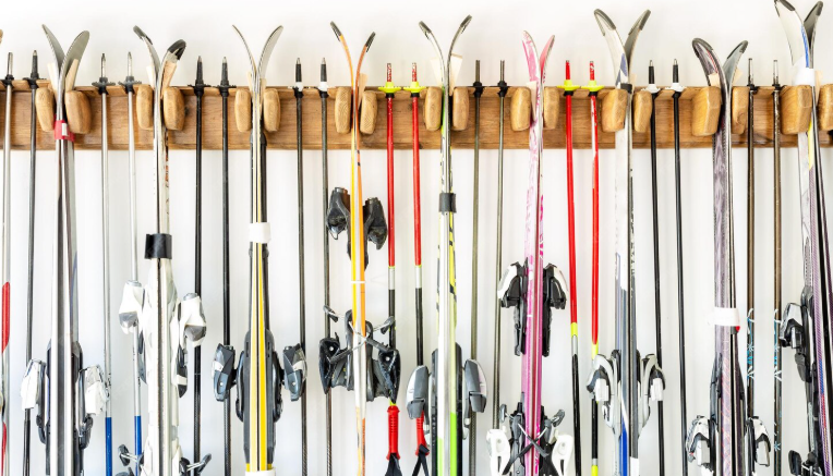 Major Benefits of Ceiling or Wall-Mounted Rod Holder